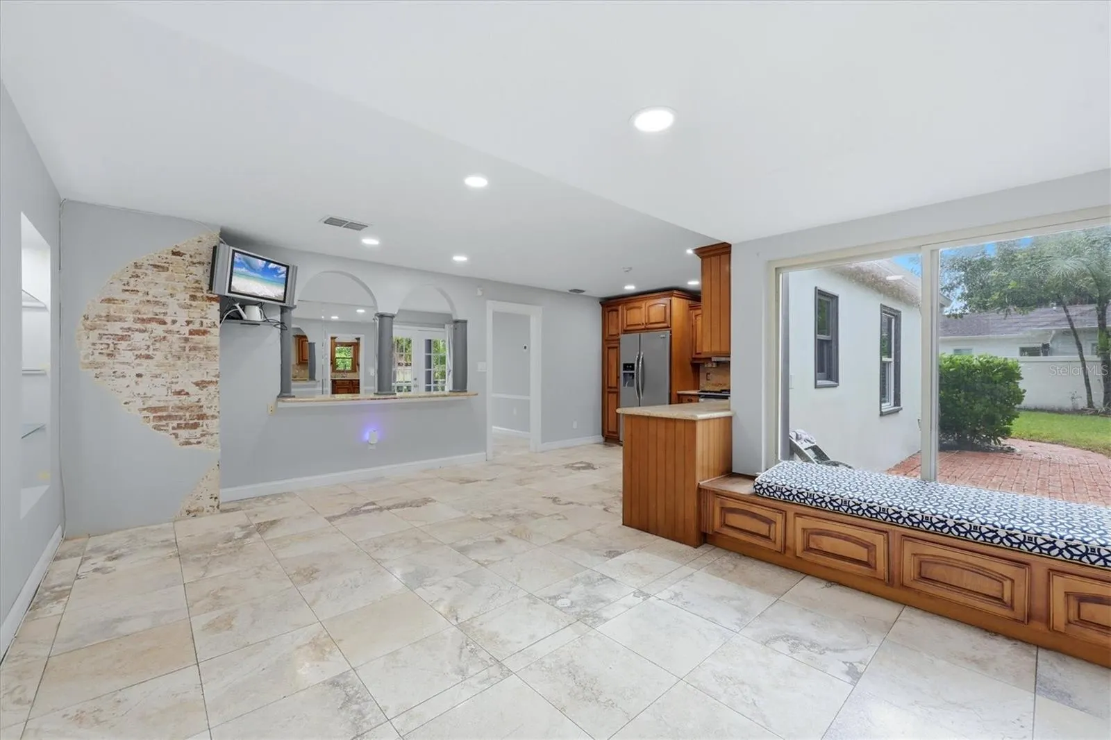 1800 ALTA VISTA ST