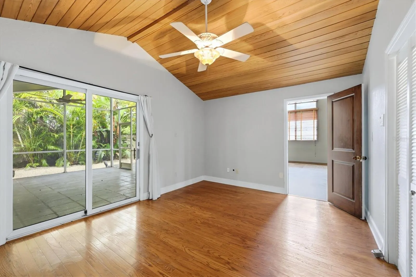 1800 ALTA VISTA ST