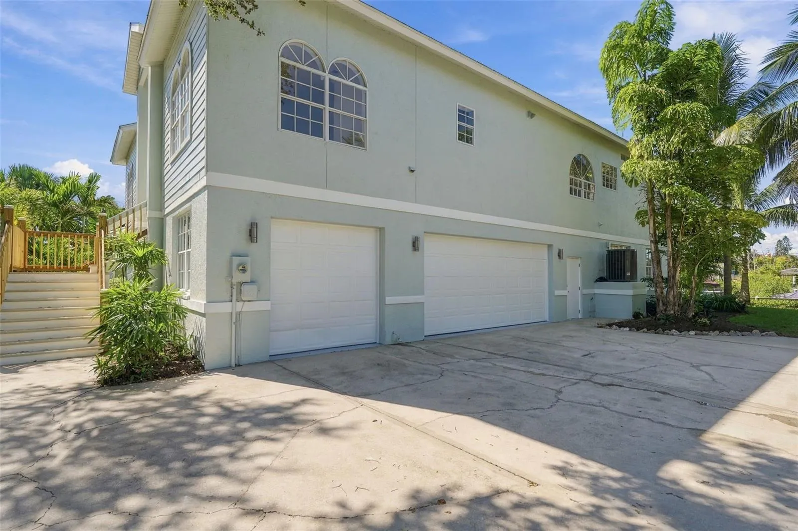 349 DOLPHIN SHORES CIR
