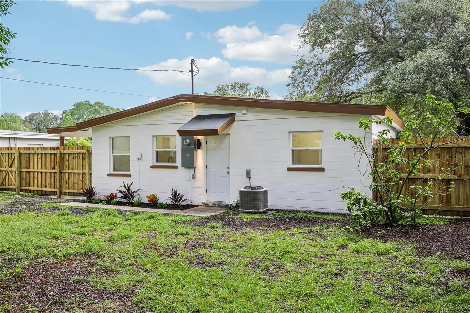 334 E CORNELIUS CIR