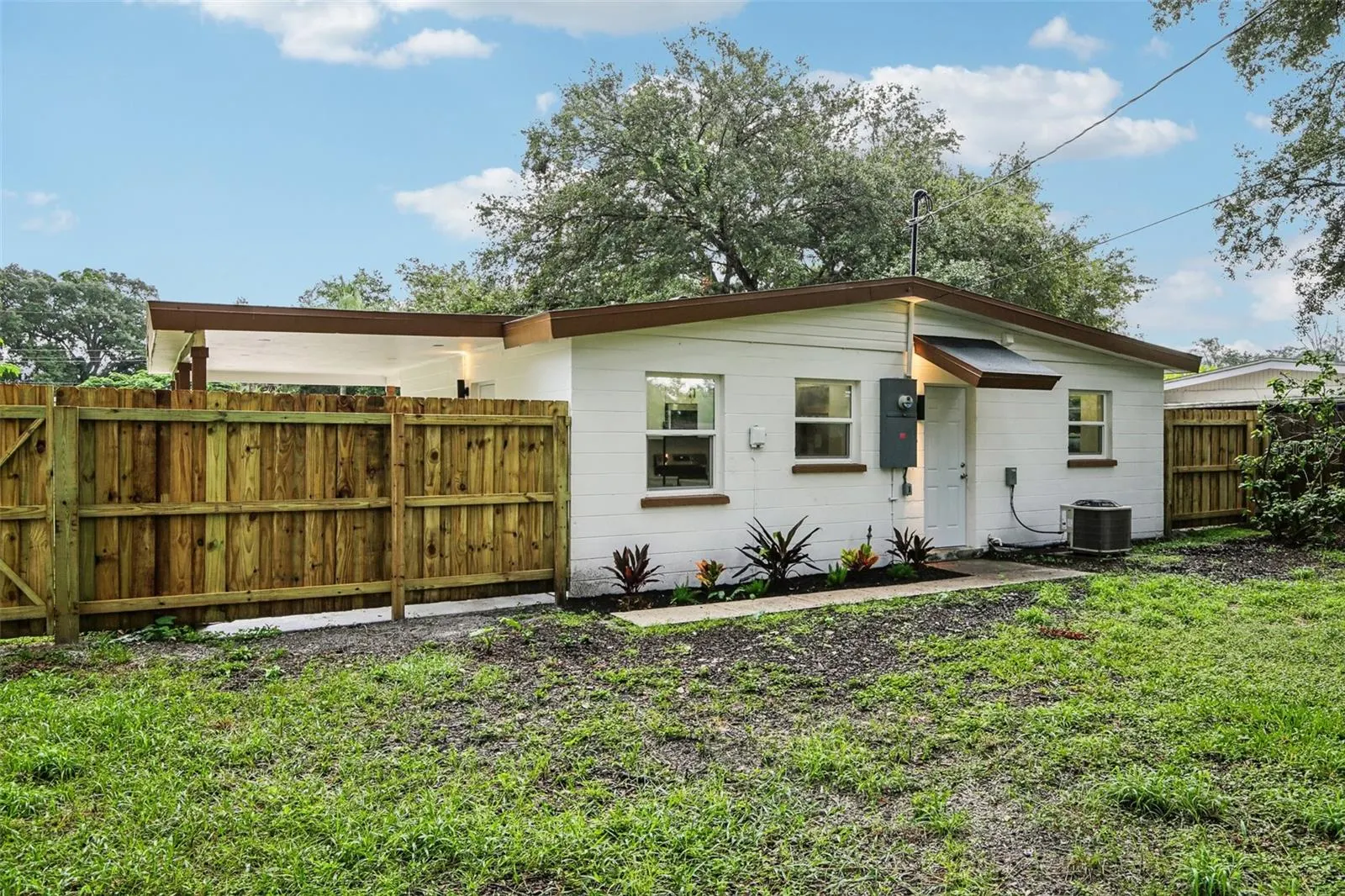 334 E CORNELIUS CIR
