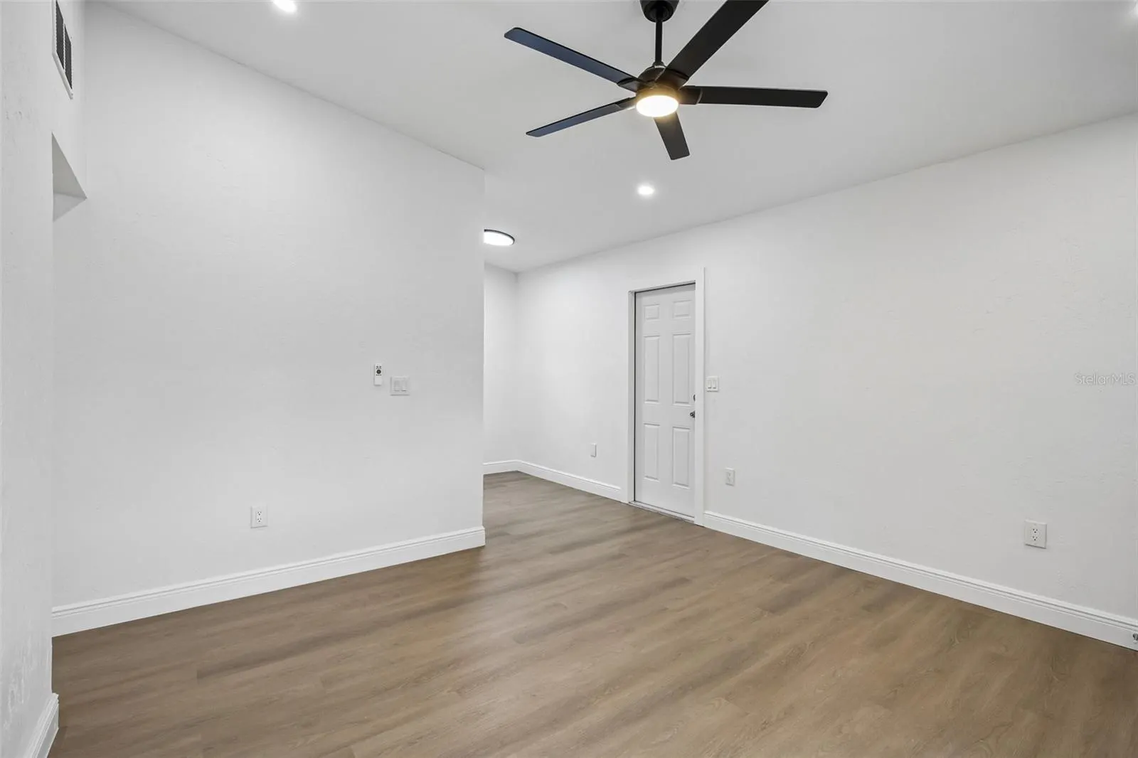 334 E CORNELIUS CIR