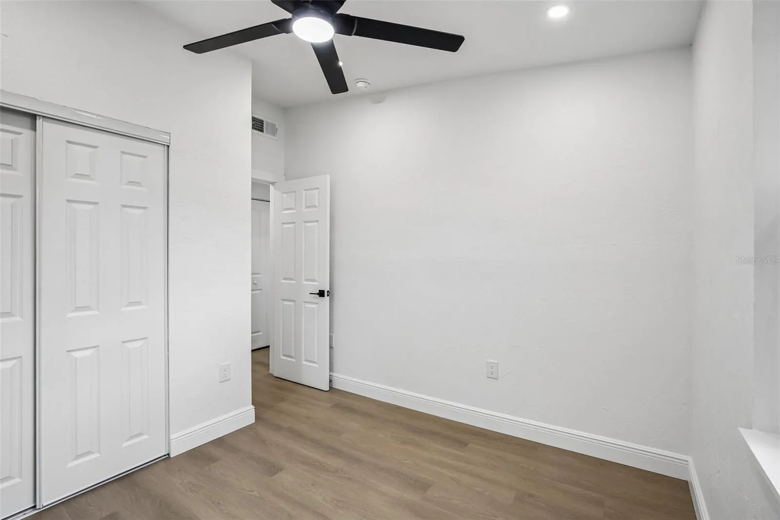 334 E CORNELIUS CIR