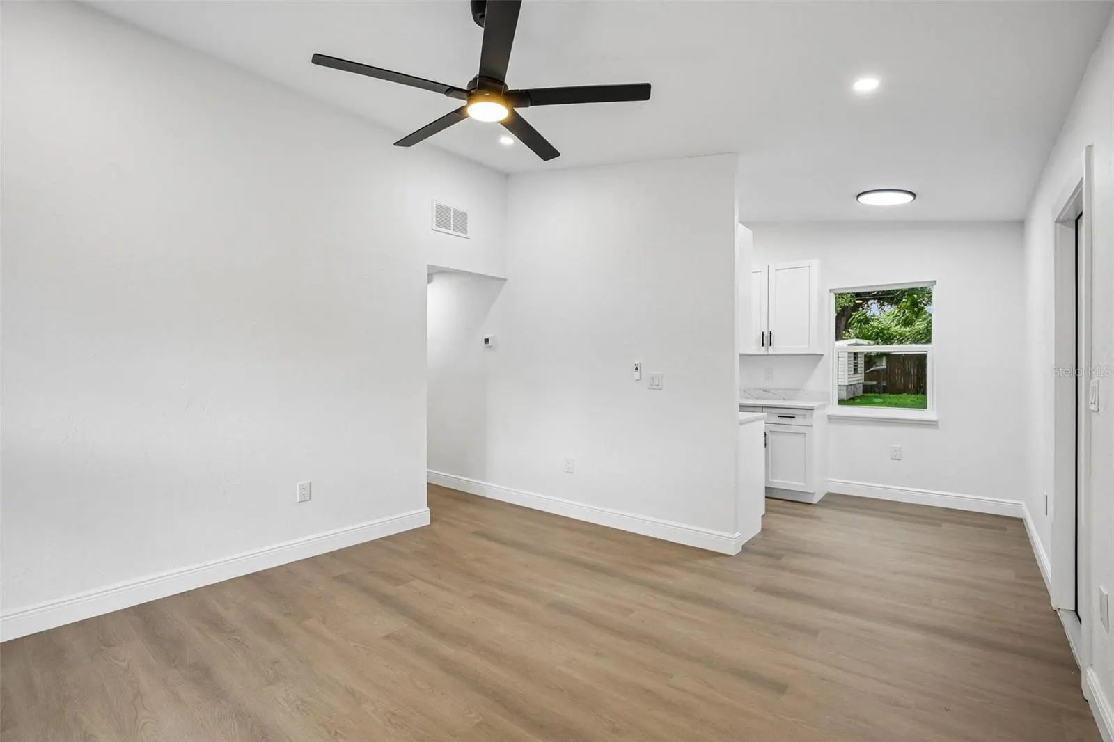 334 E CORNELIUS CIR