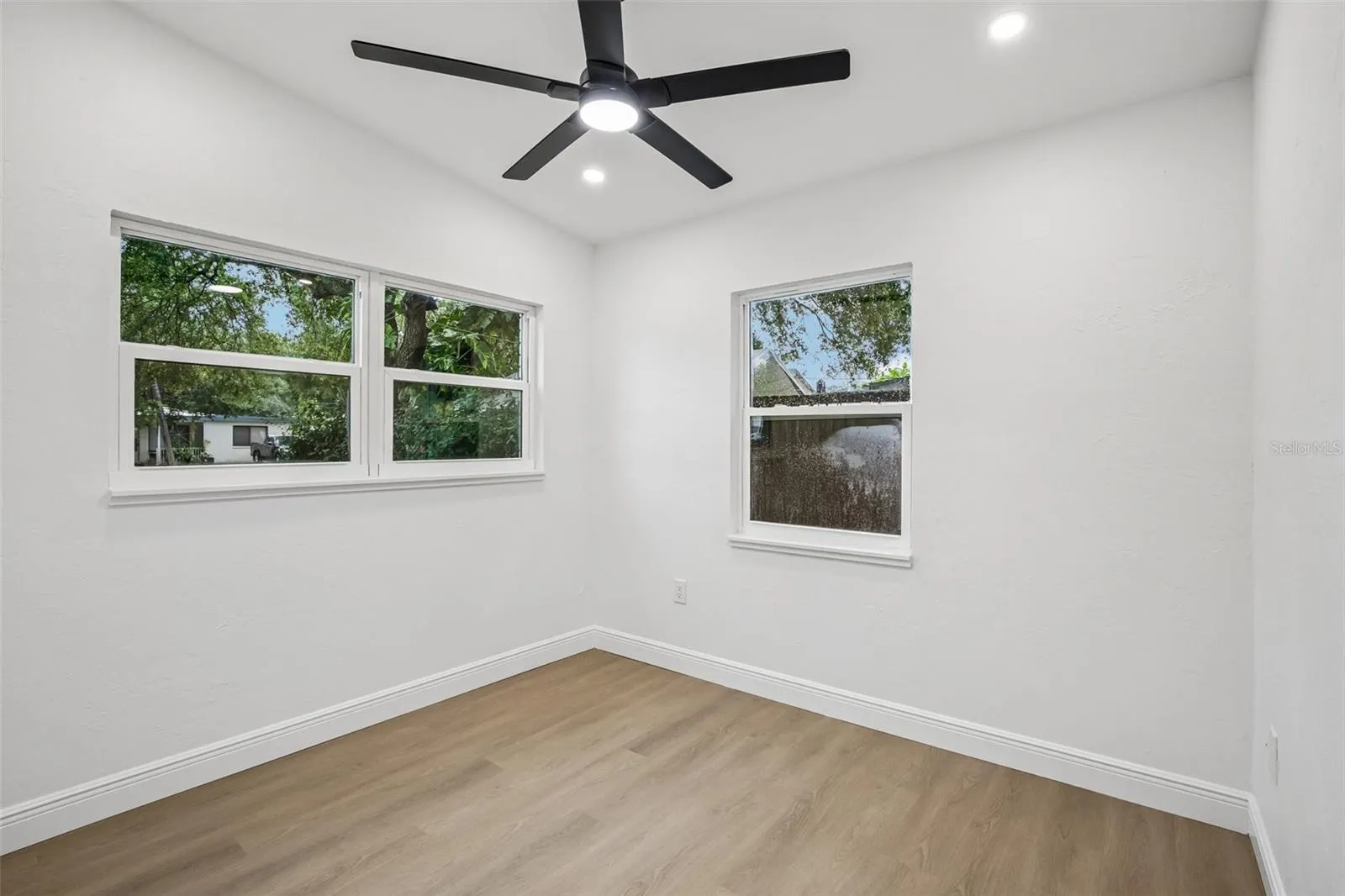 334 E CORNELIUS CIR