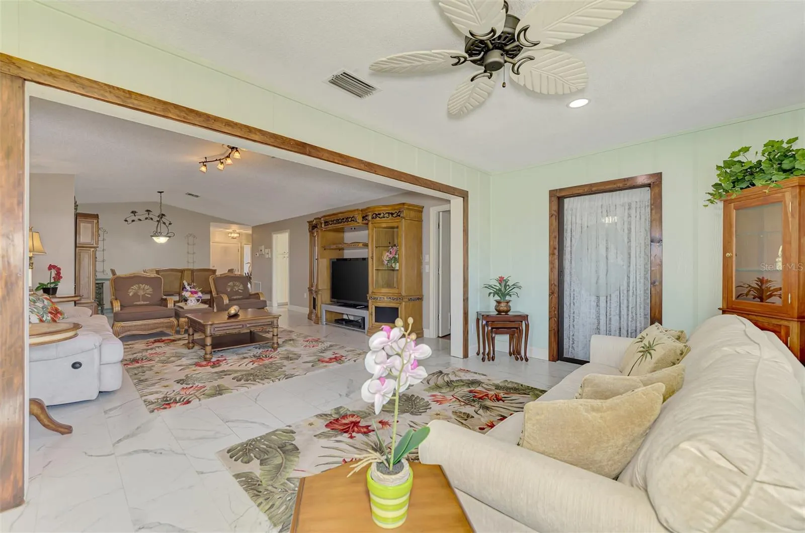 32 PEBBLE ROCK DR