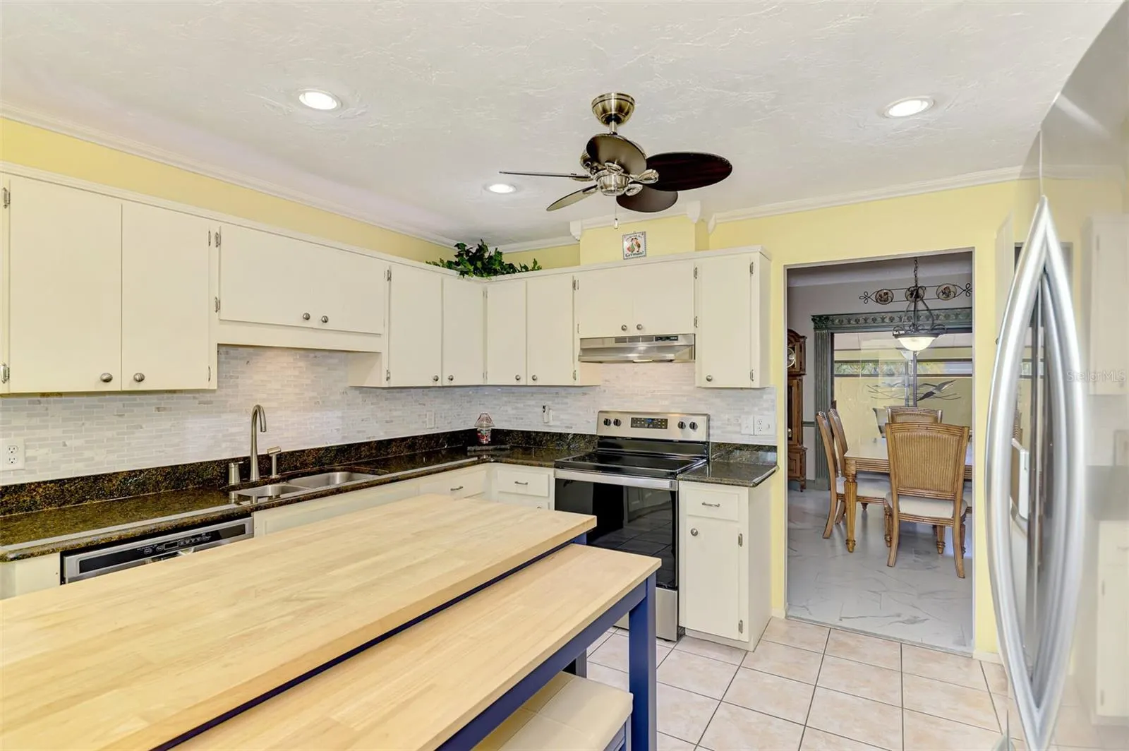 32 PEBBLE ROCK DR