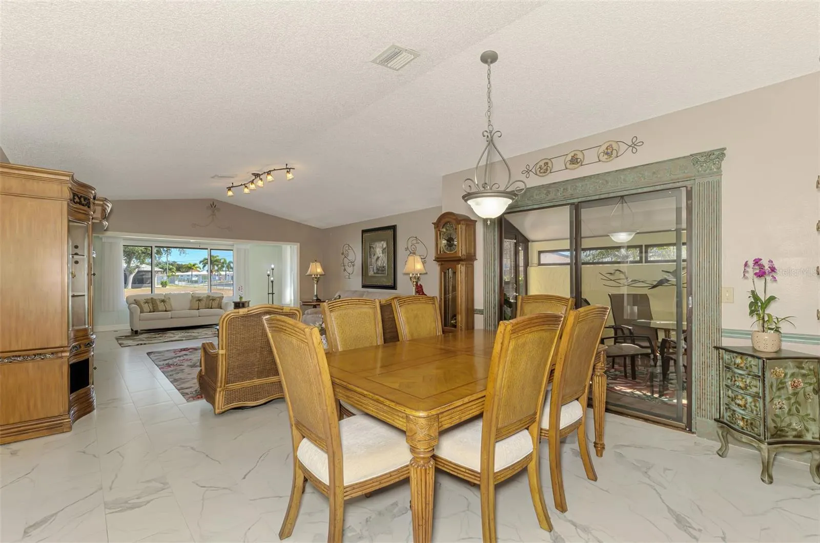32 PEBBLE ROCK DR