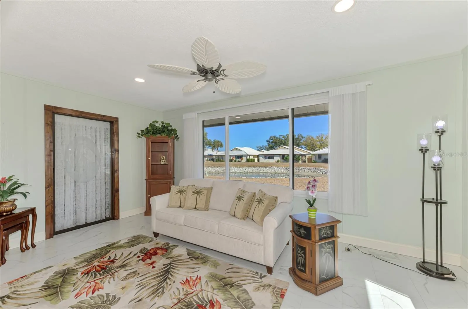 32 PEBBLE ROCK DR