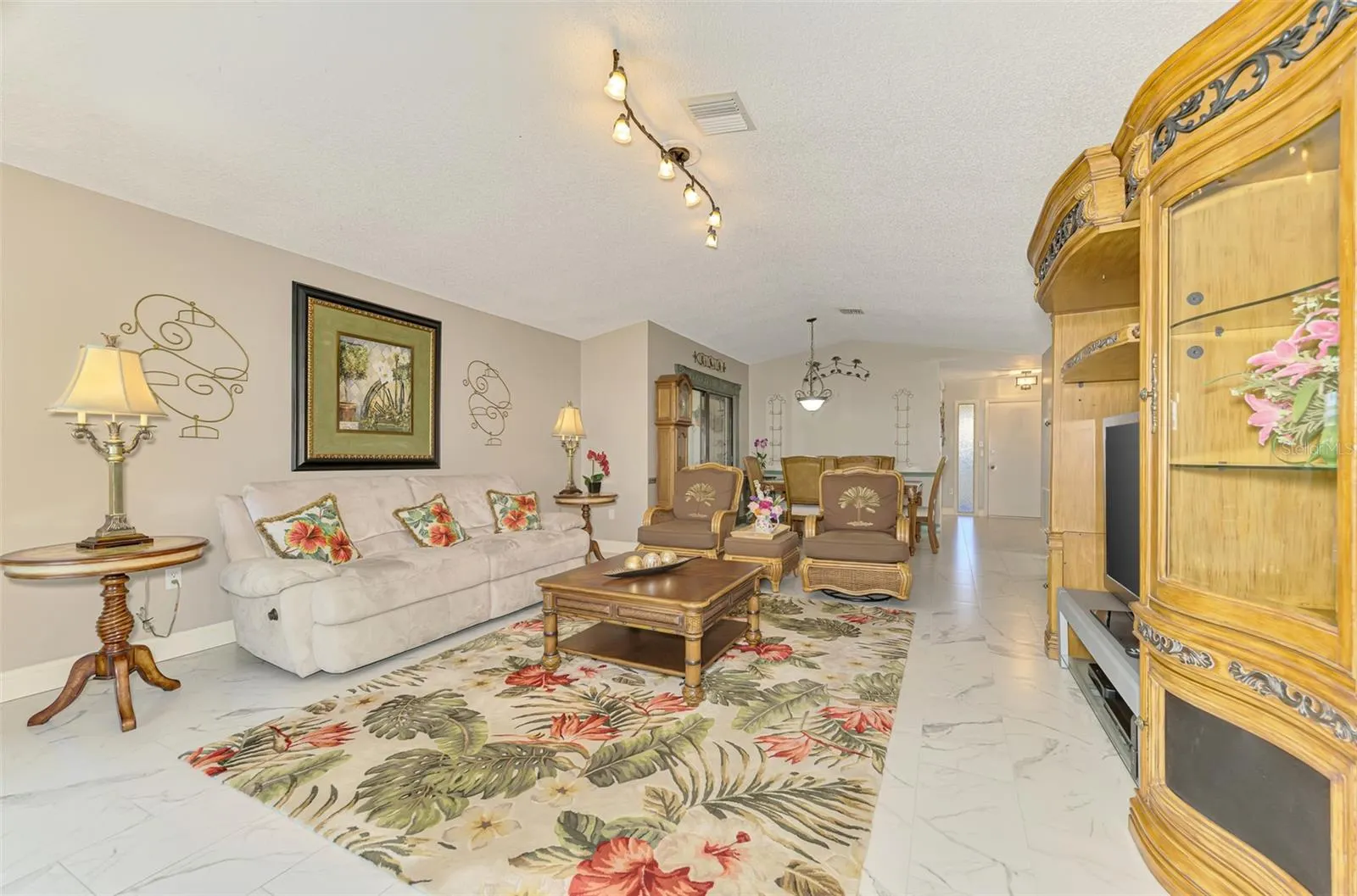32 PEBBLE ROCK DR