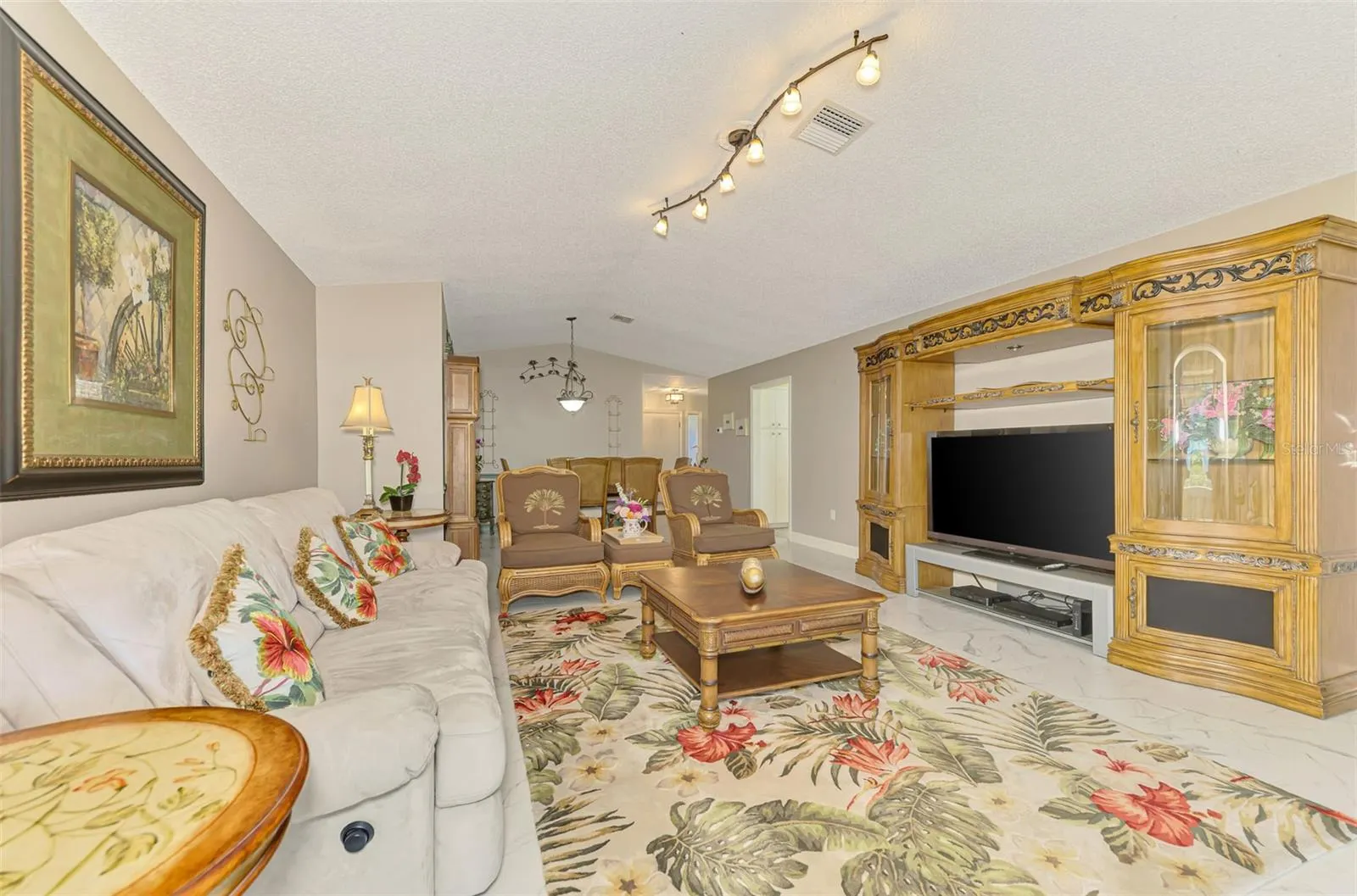 32 PEBBLE ROCK DR