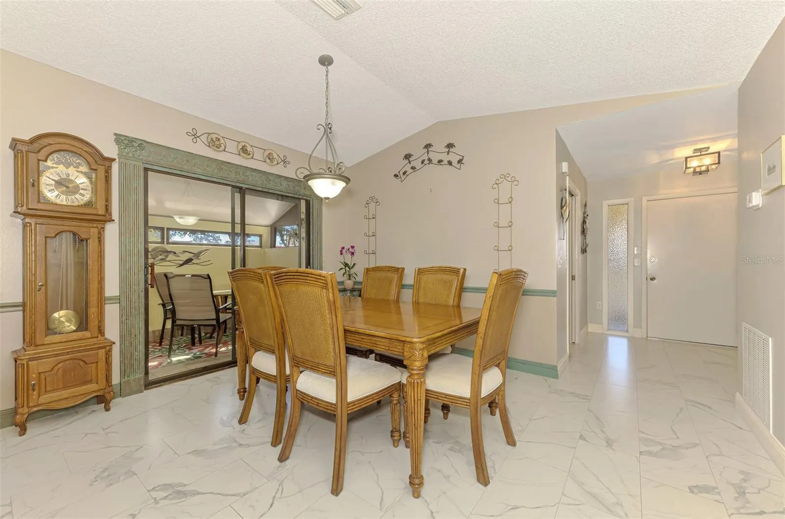 32 PEBBLE ROCK DR