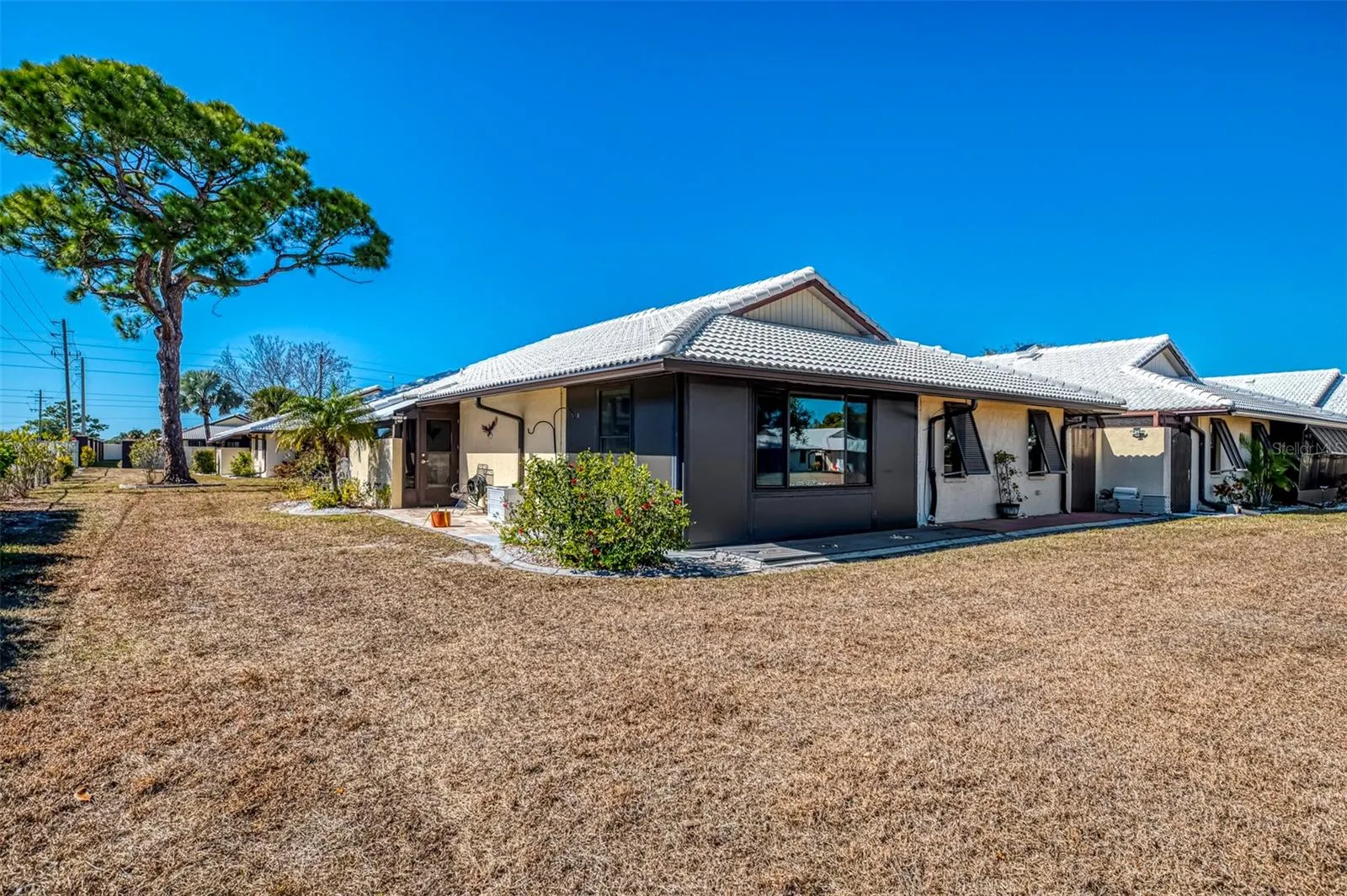 32 PEBBLE ROCK DR