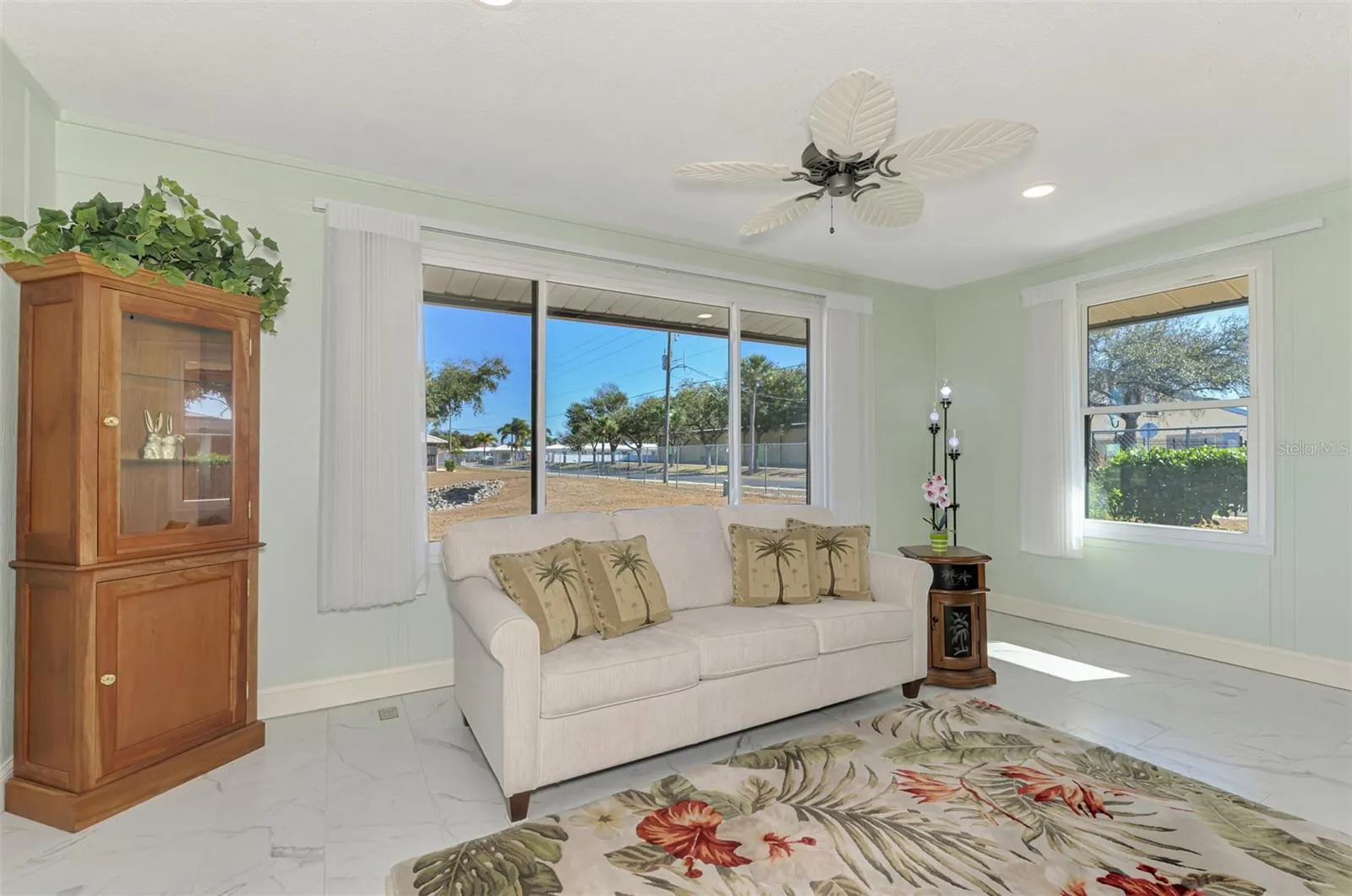 32 PEBBLE ROCK DR