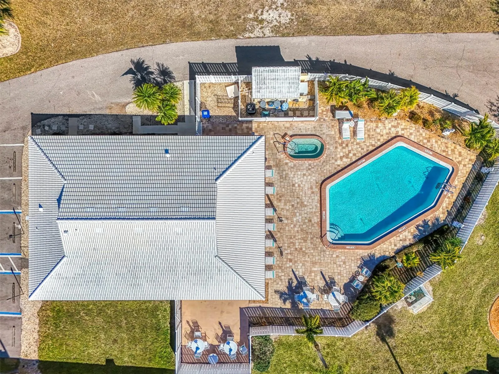 32 PEBBLE ROCK DR