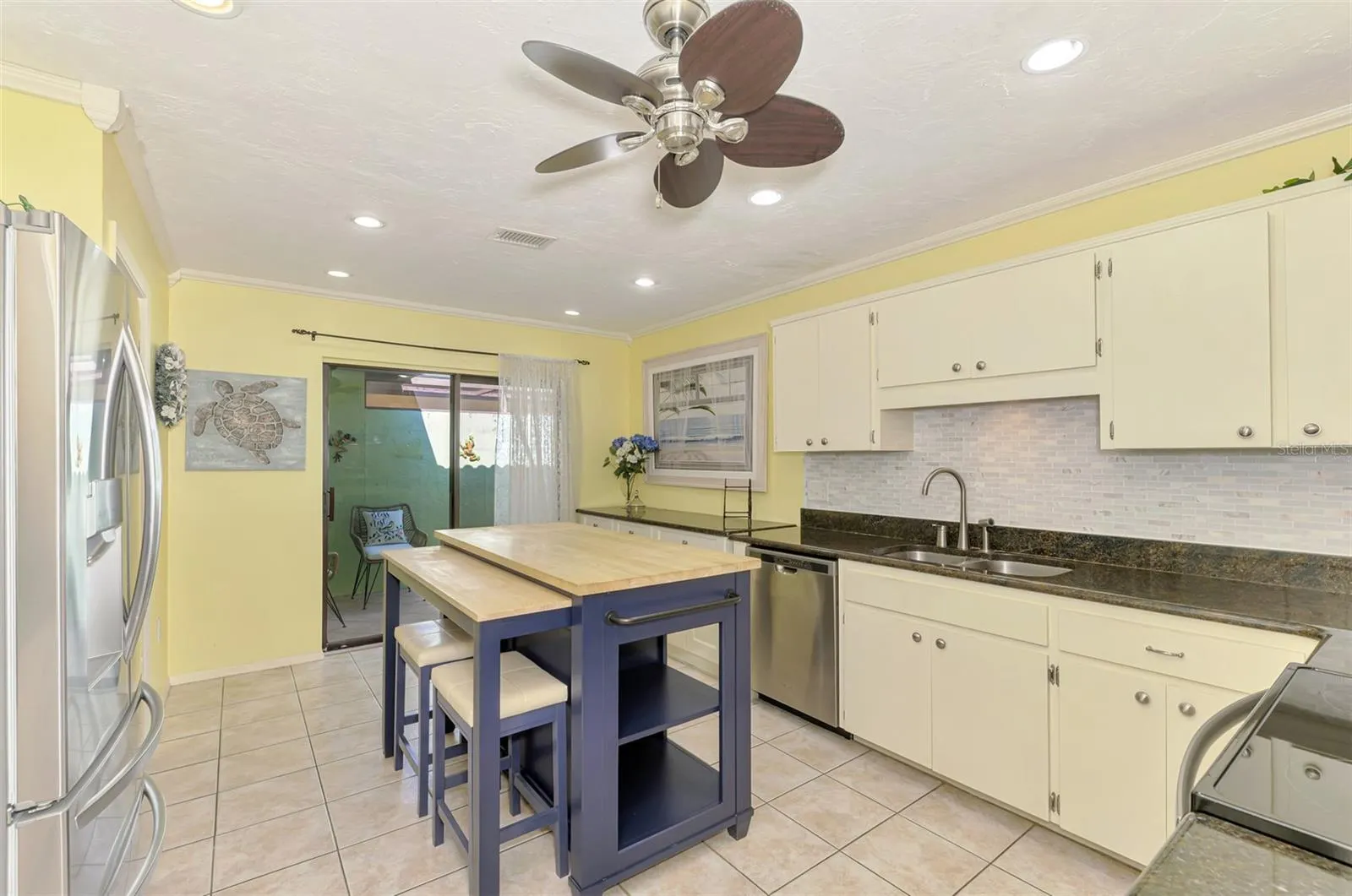 32 PEBBLE ROCK DR
