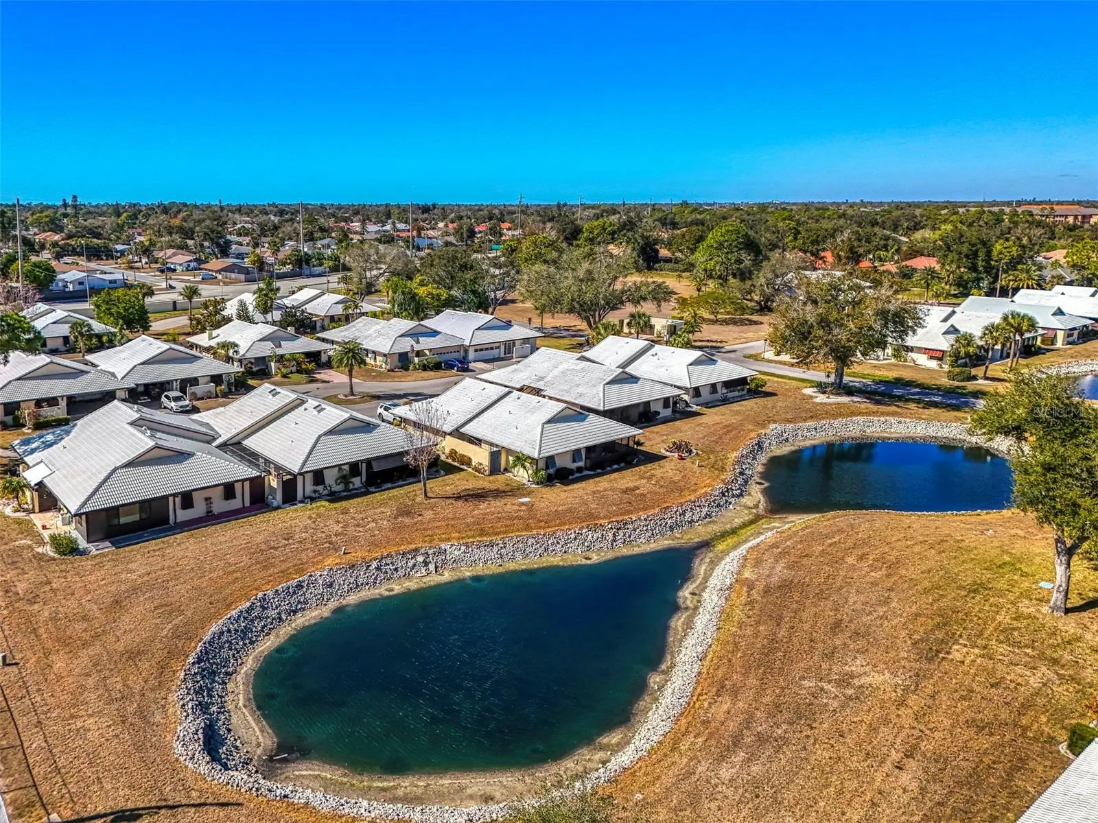 32 PEBBLE ROCK DR