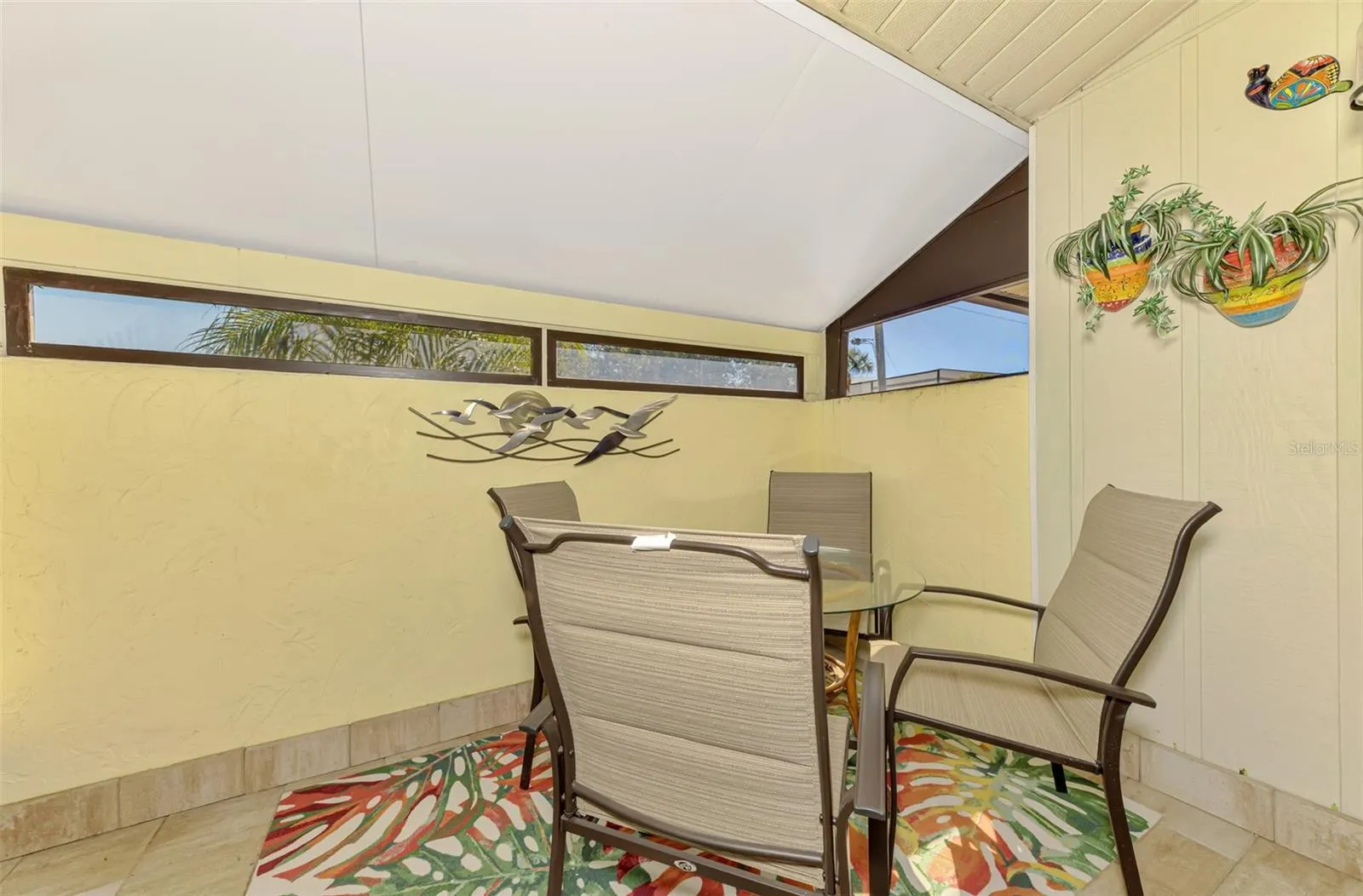 32 PEBBLE ROCK DR