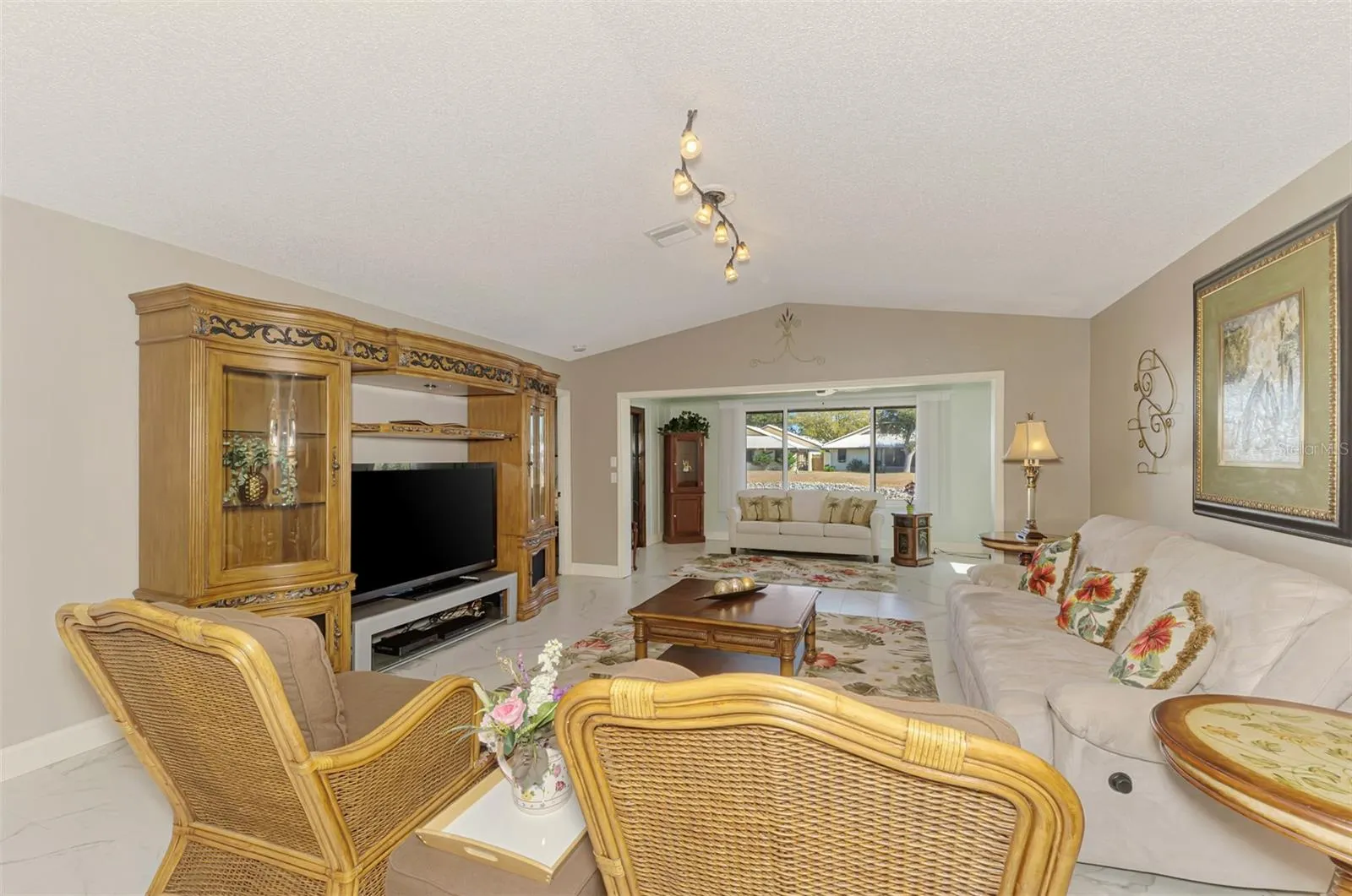 32 PEBBLE ROCK DR