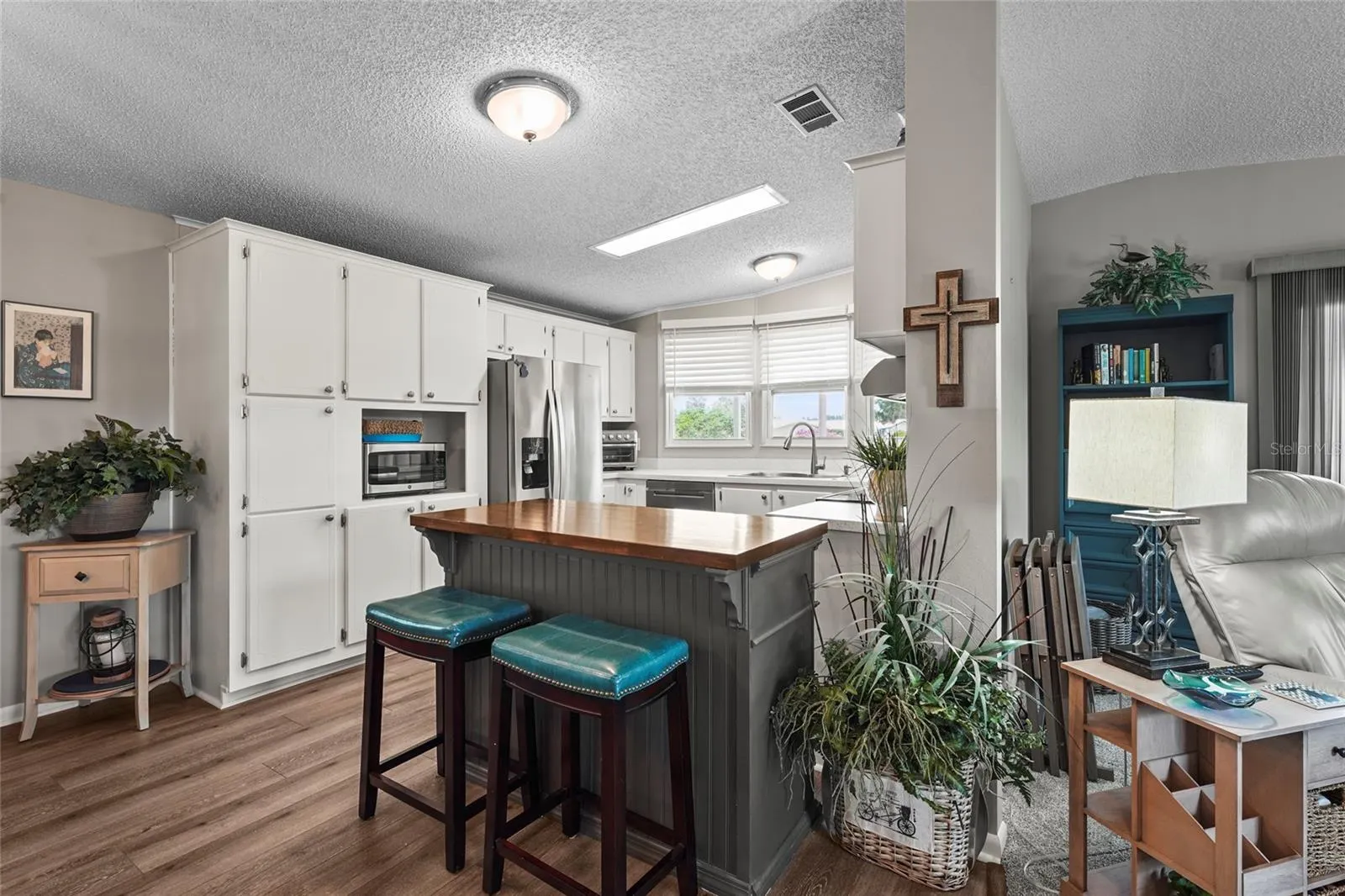 8470 IMPERIAL CIR