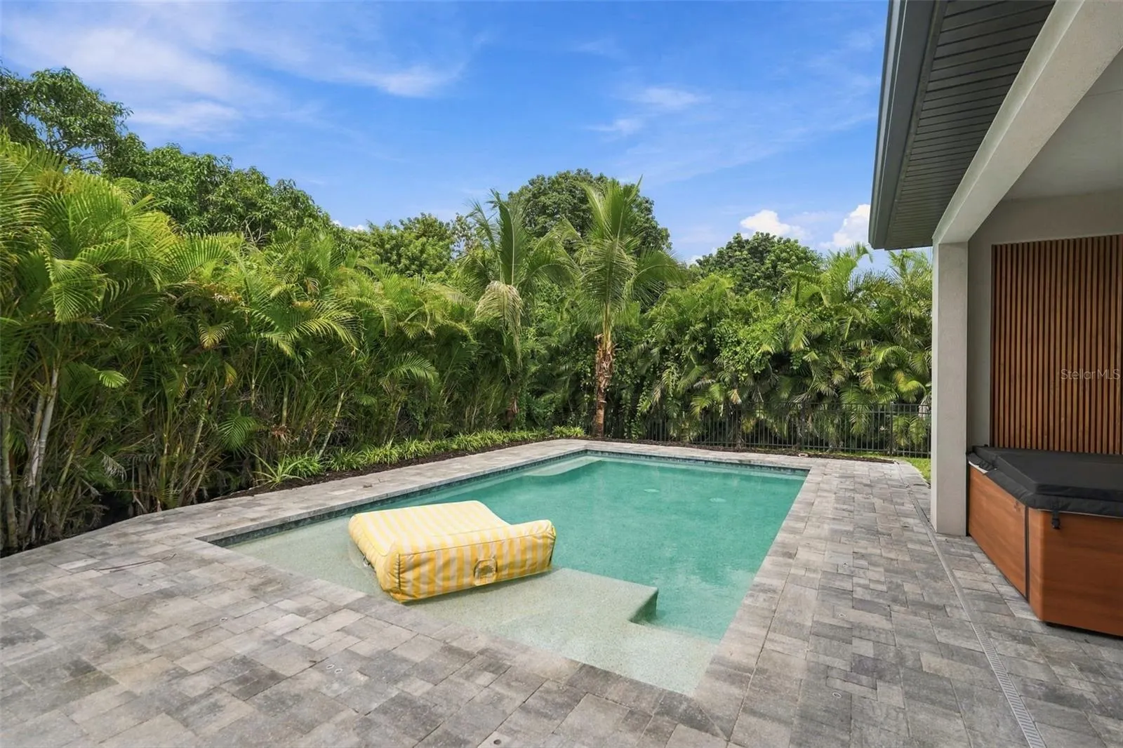 3946 COUNTRY VIEW DR