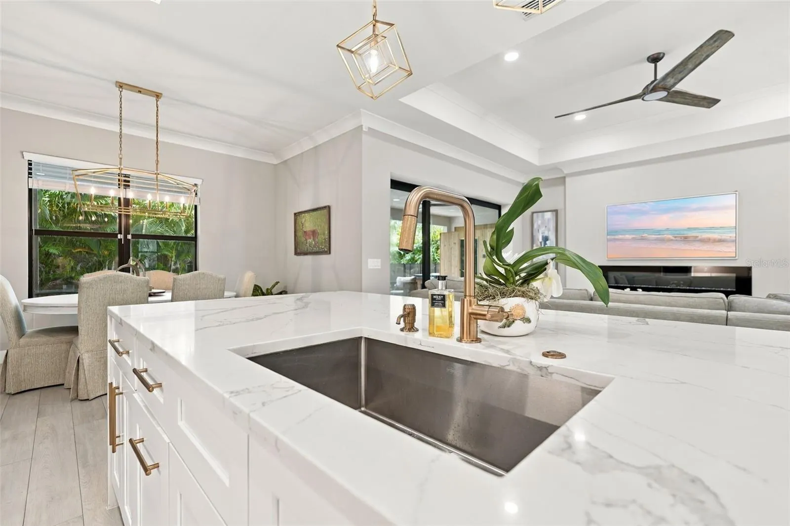 3946 COUNTRY VIEW DR