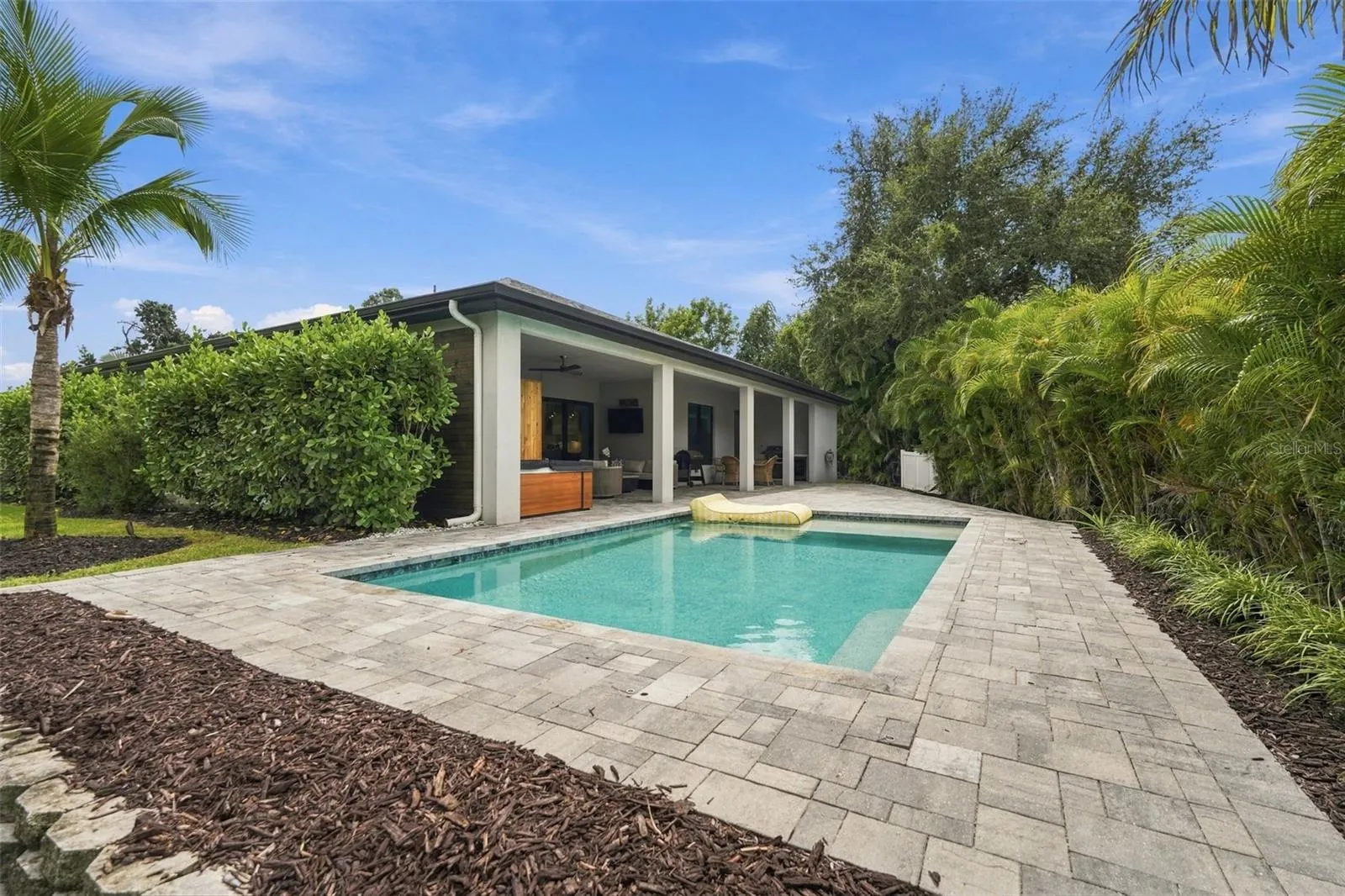 3946 COUNTRY VIEW DR