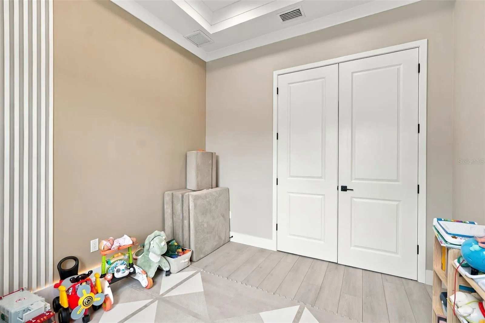 3946 COUNTRY VIEW DR