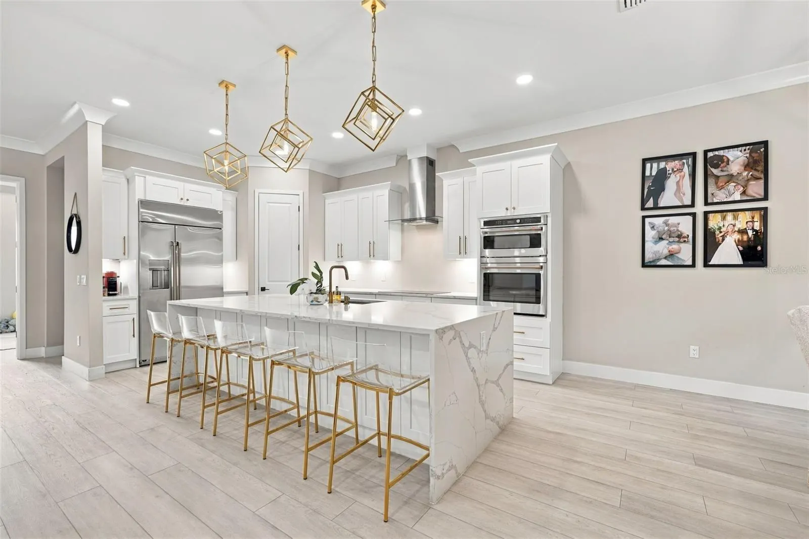 3946 COUNTRY VIEW DR