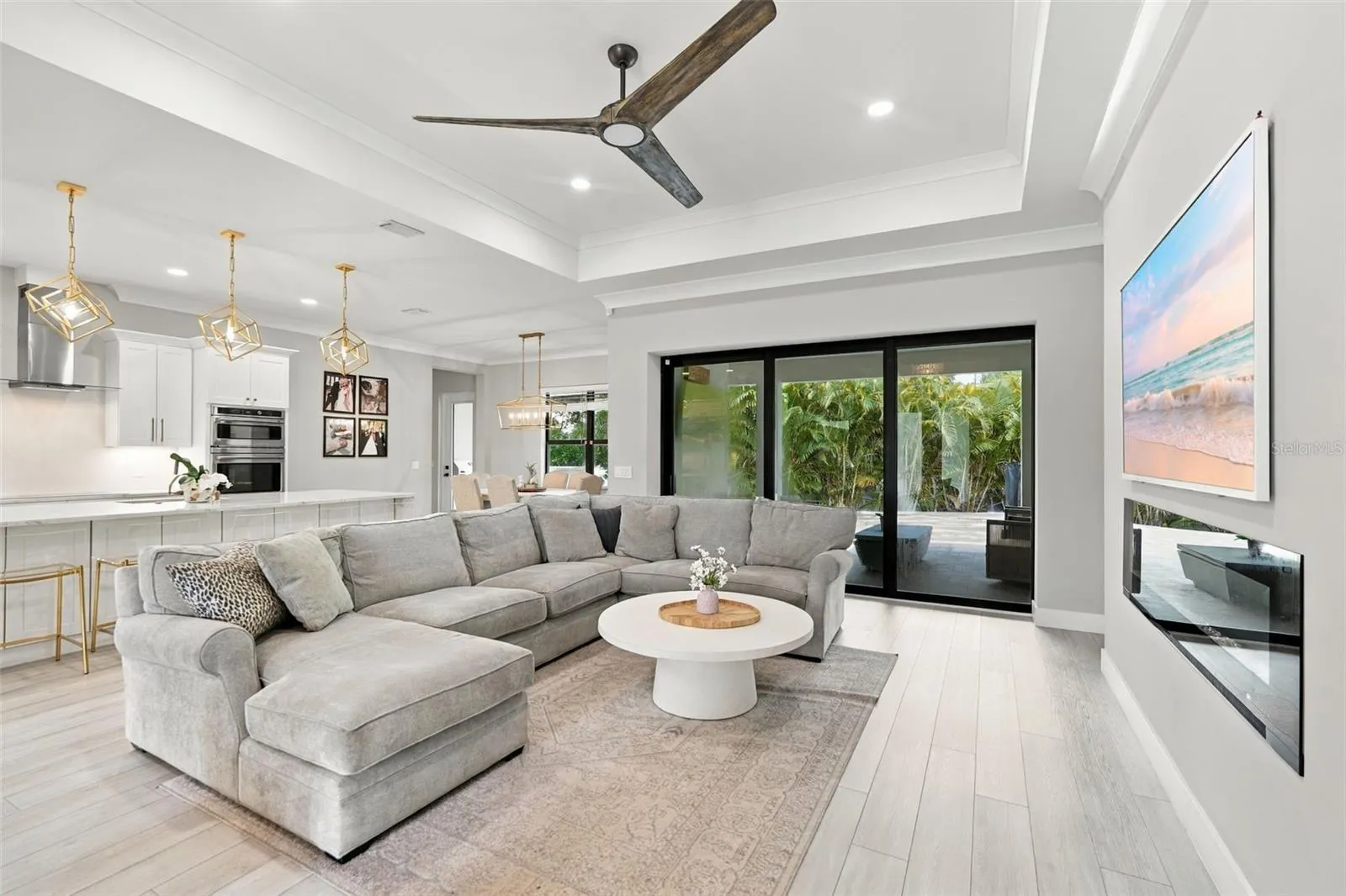 3946 COUNTRY VIEW DR