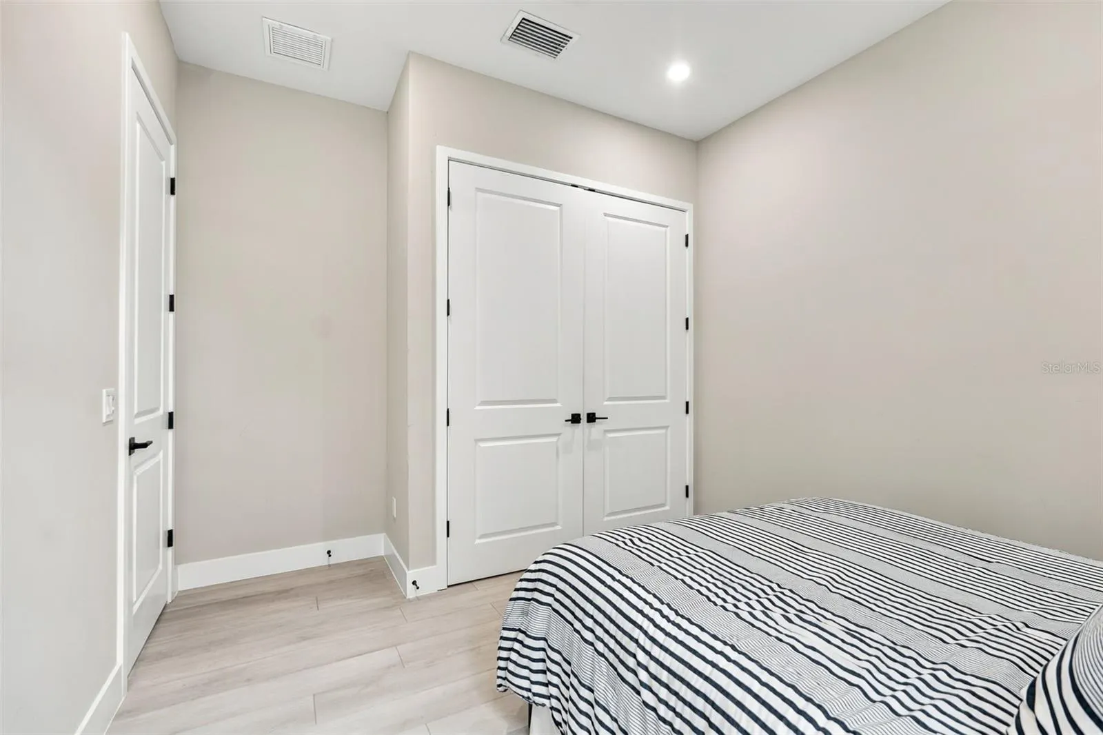 3946 COUNTRY VIEW DR
