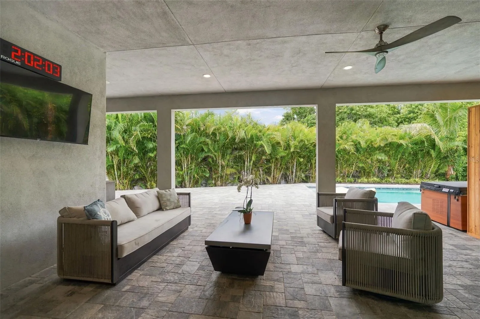 3946 COUNTRY VIEW DR
