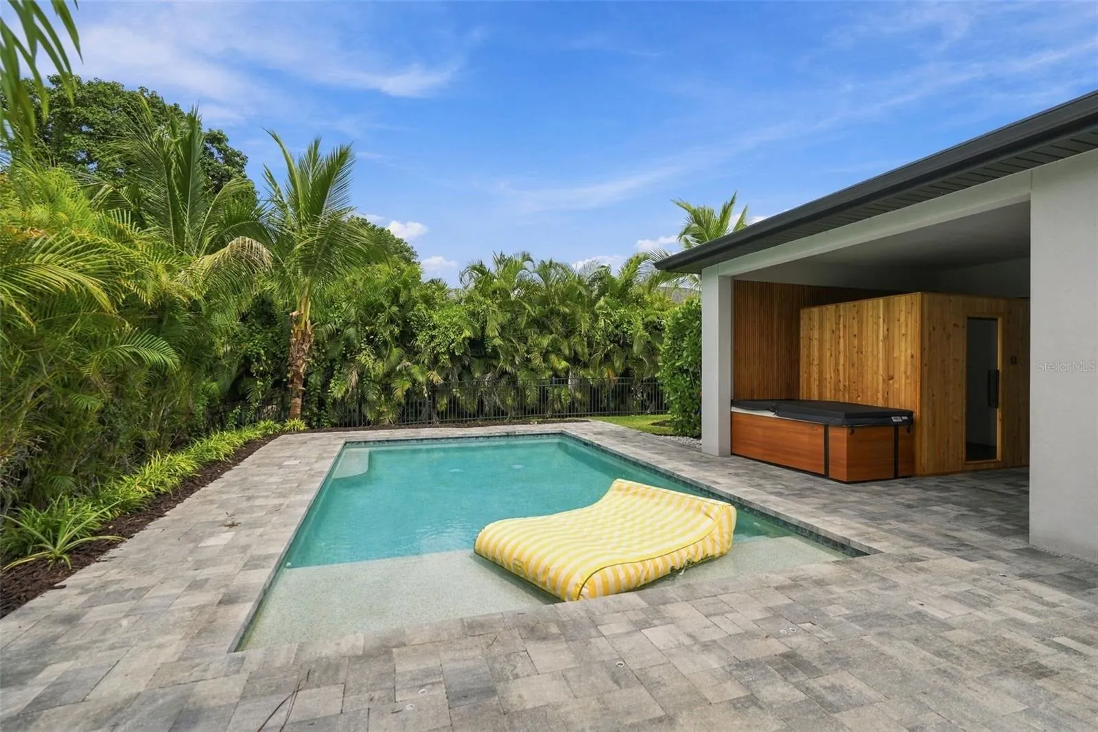 3946 COUNTRY VIEW DR