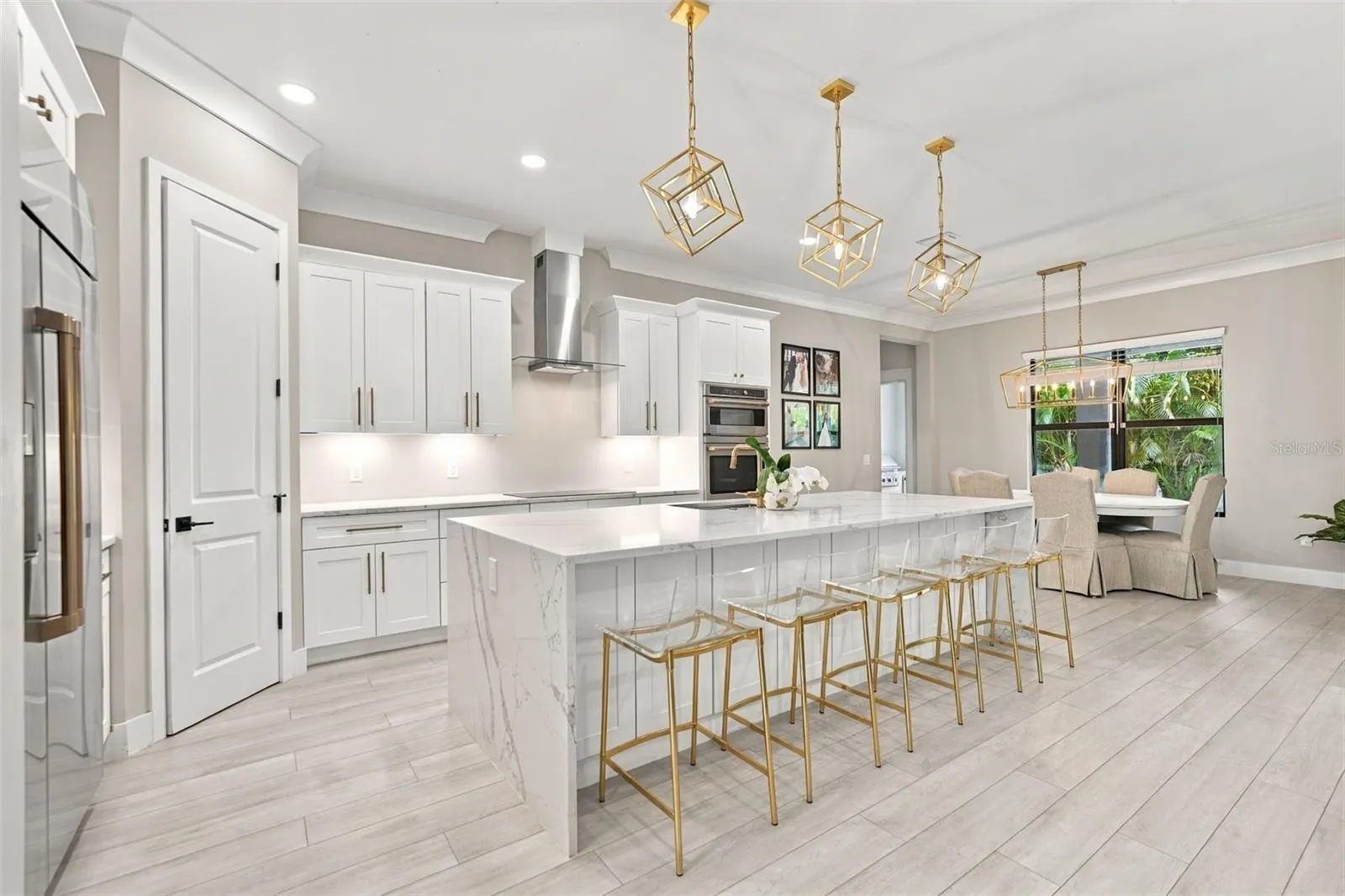 3946 COUNTRY VIEW DR