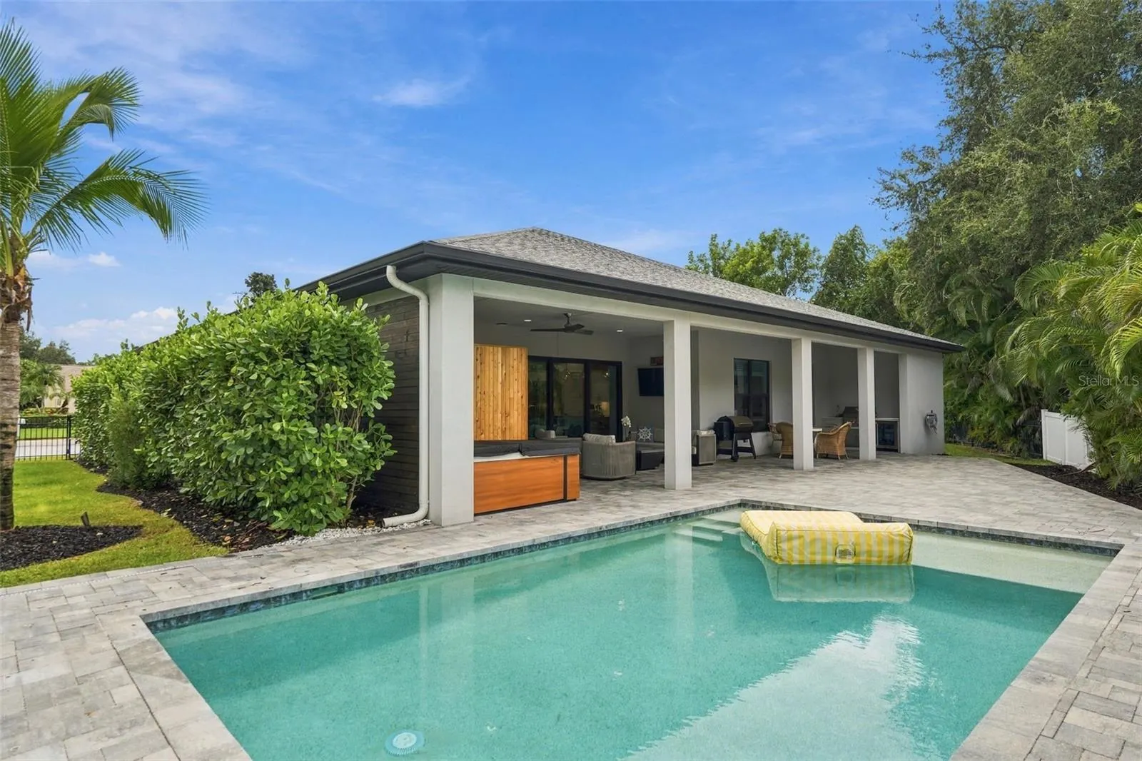 3946 COUNTRY VIEW DR