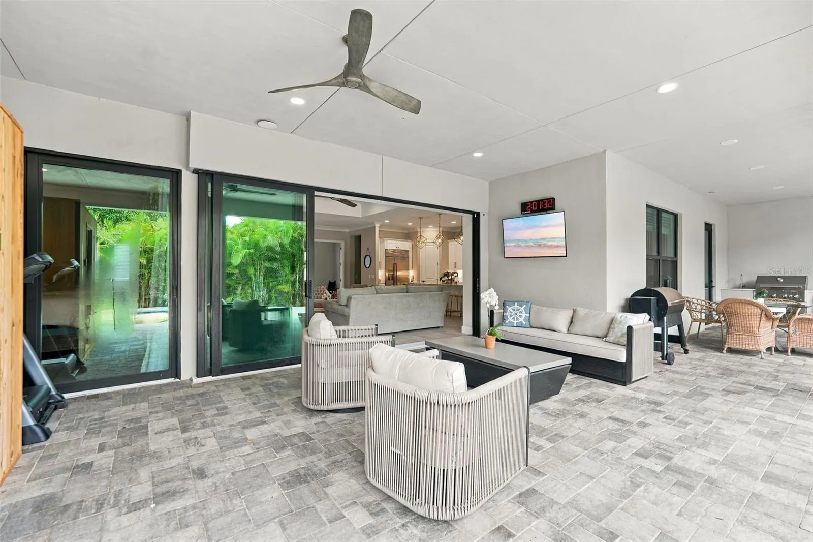 3946 COUNTRY VIEW DR