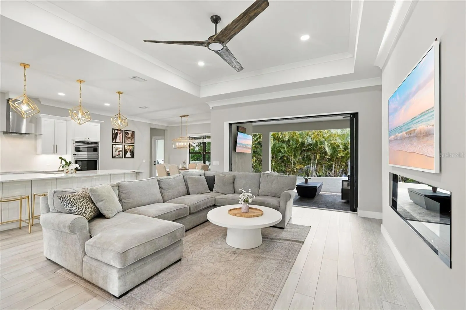 3946 COUNTRY VIEW DR