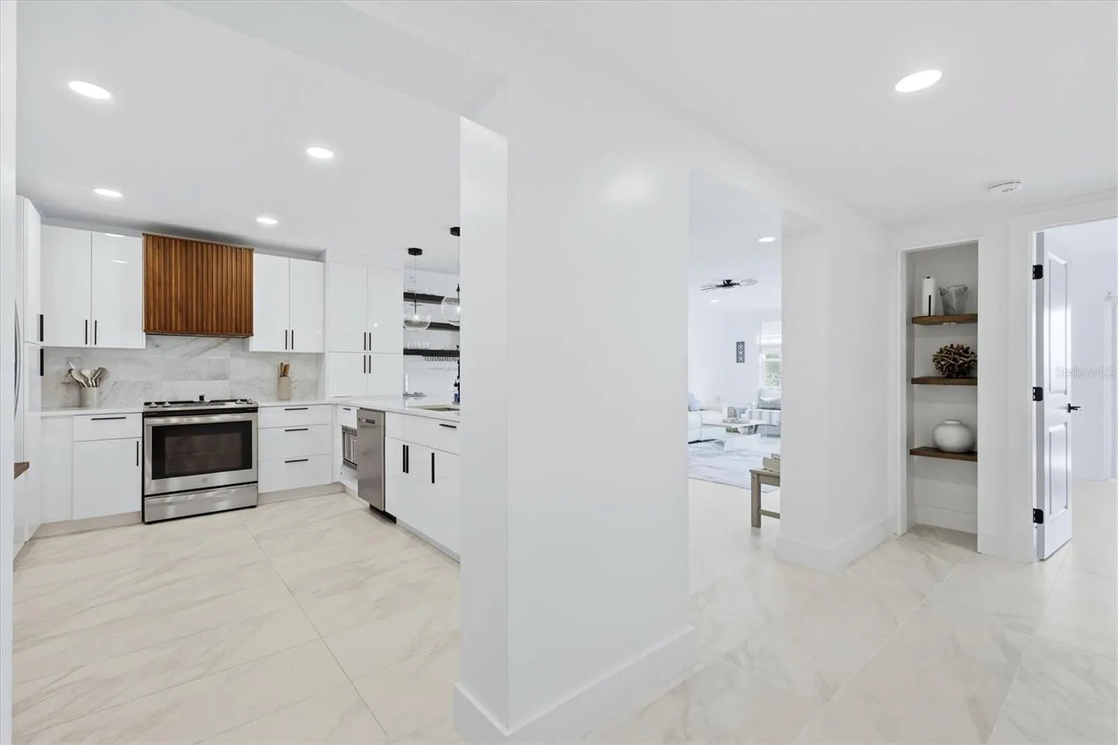 605 SUTTON PL #101 #101