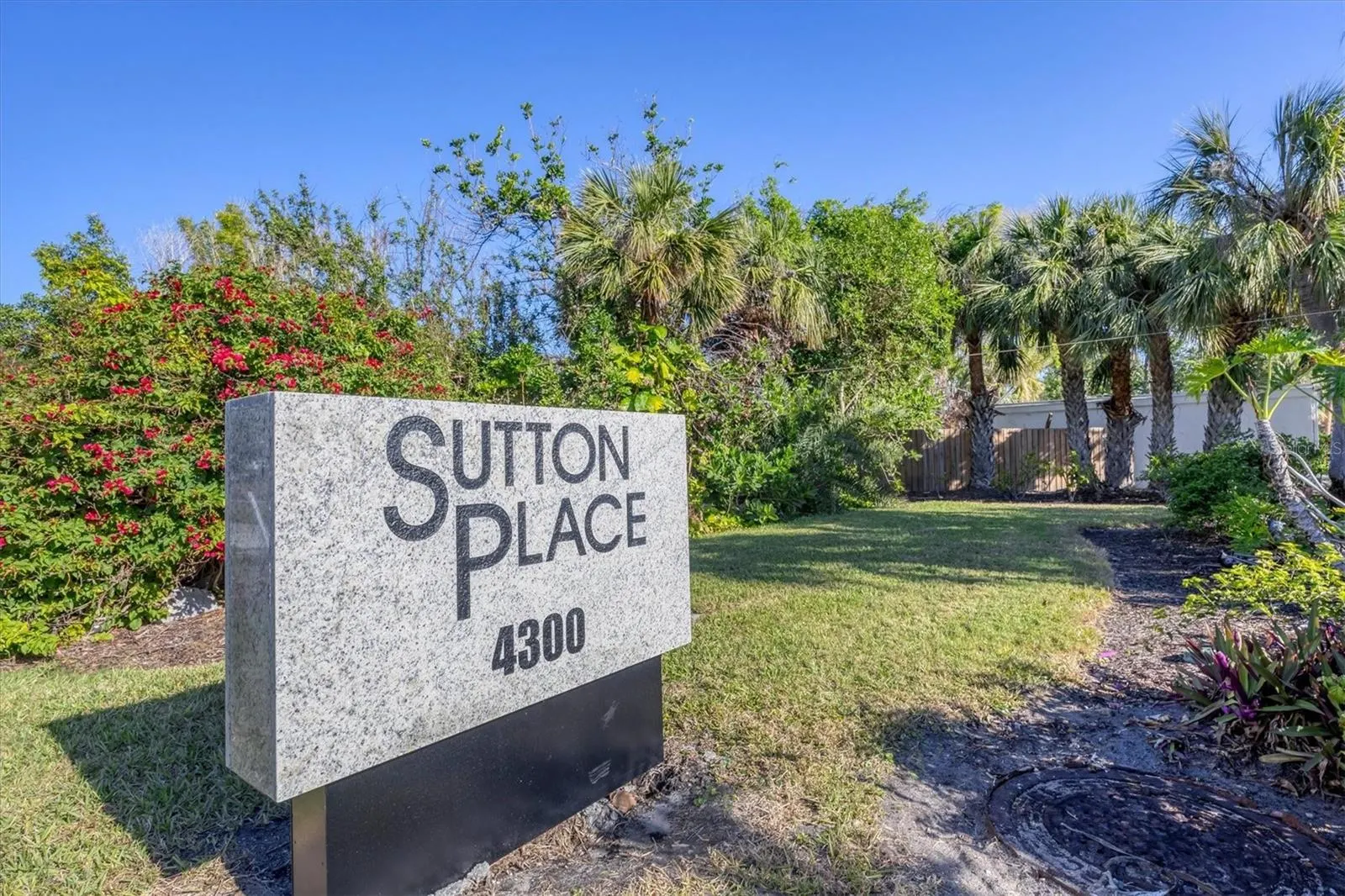 605 SUTTON PL #101 #101