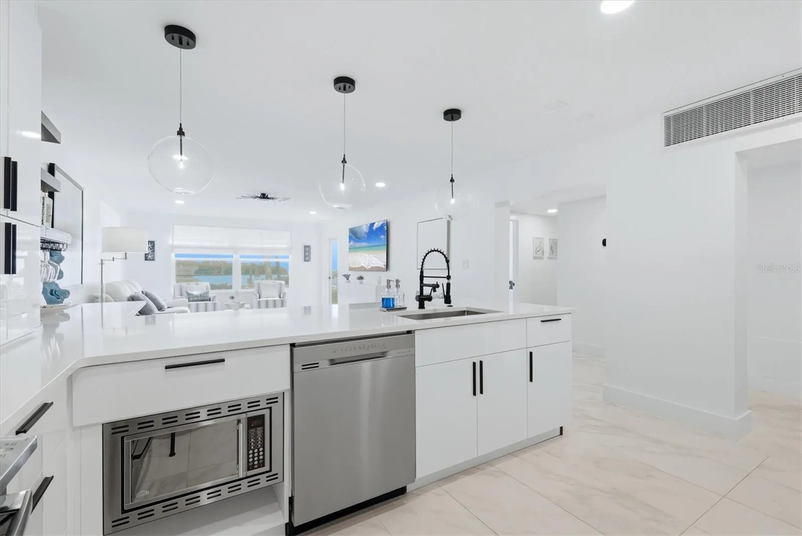 605 SUTTON PL #101 #101