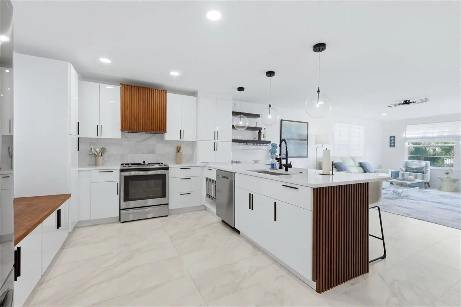 605 SUTTON PL #101 #101