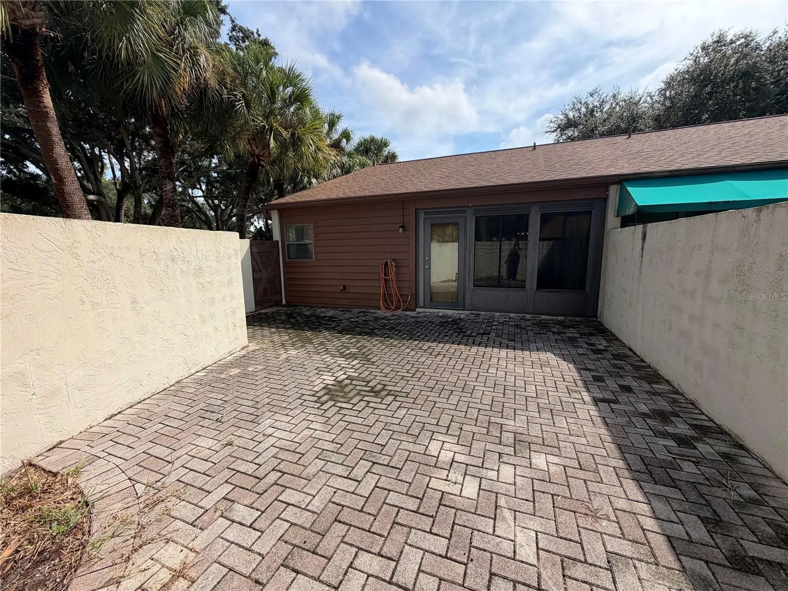2904 OAK LN