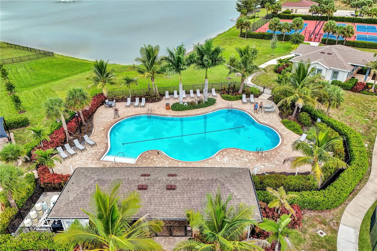 447 SPRING HILL LAKE LOOP