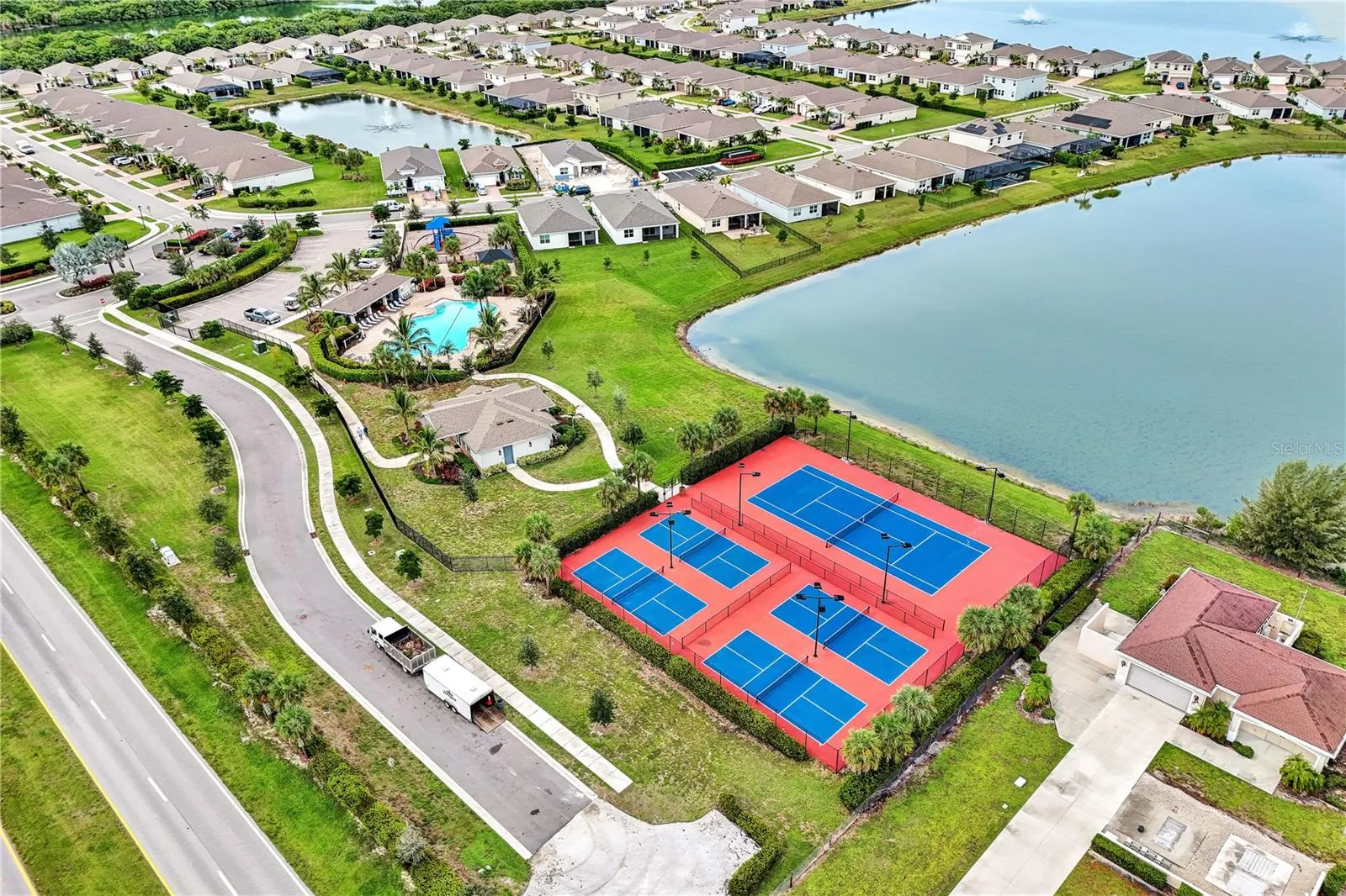 447 SPRING HILL LAKE LOOP