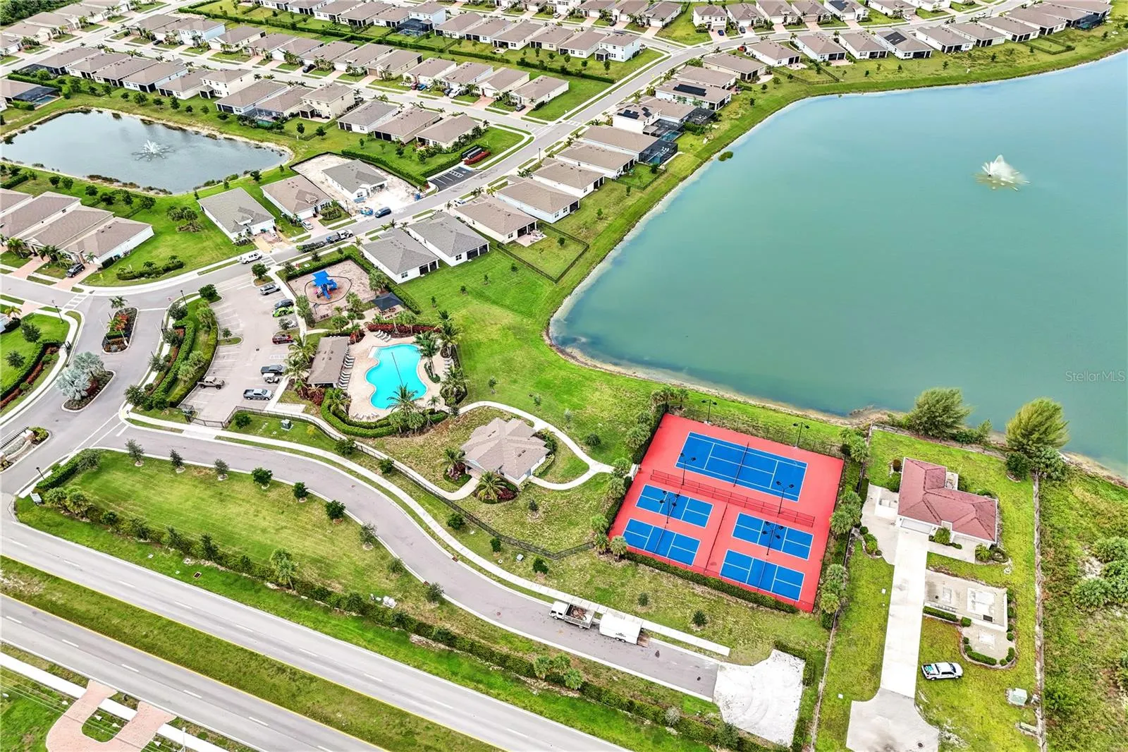 447 SPRING HILL LAKE LOOP