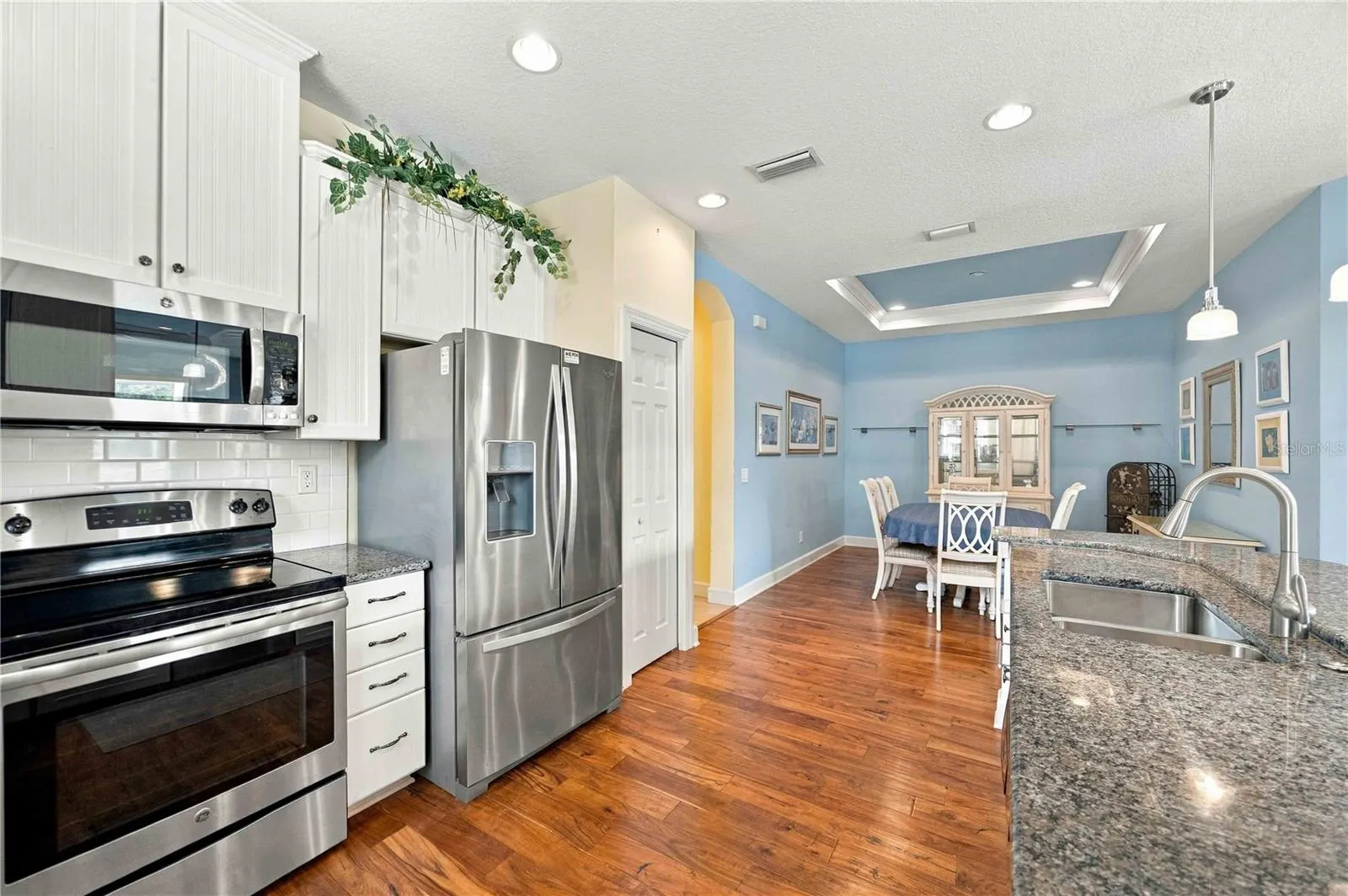 299 CAPULET DR