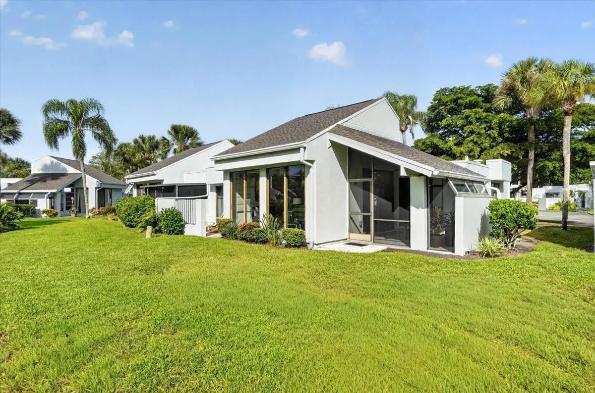 2319 LAKESIDE MEWS #B3 #B3