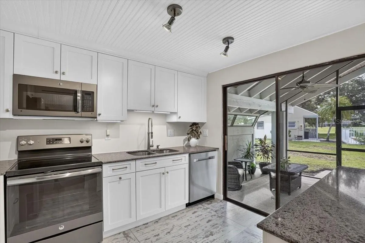 2319 LAKESIDE MEWS #B3 #B3