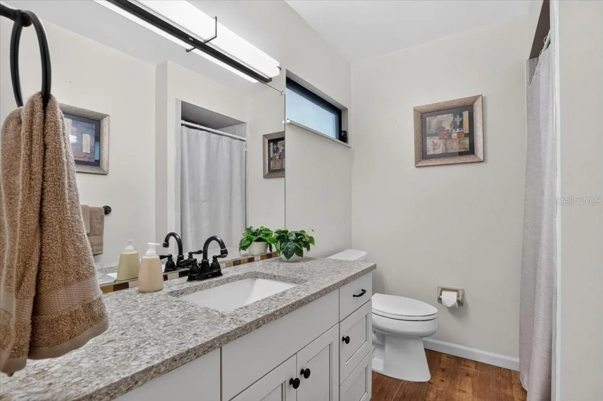2319 LAKESIDE MEWS #B3 #B3