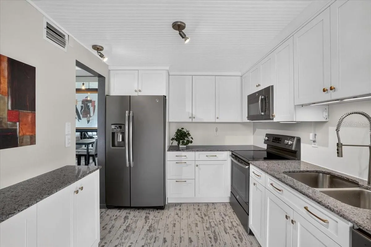 2319 LAKESIDE MEWS #B3 #B3
